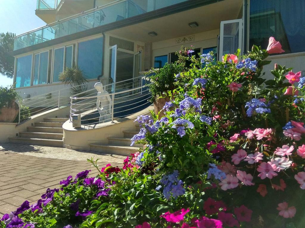 Hotel Lady Mary 米兰马瑞提那 外观 照片